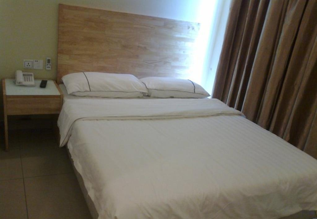 פטלין ג'איה Hotel Desaria חדר תמונה